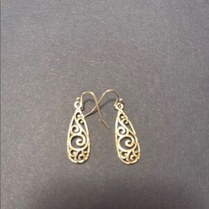Elegant Gold Filigree Earrings